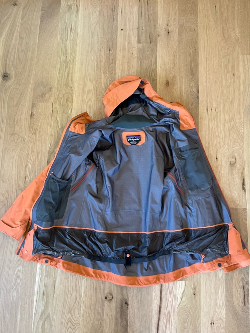 Patagonia Women’s GoreTex Technical Shell - Picture 6 of 6